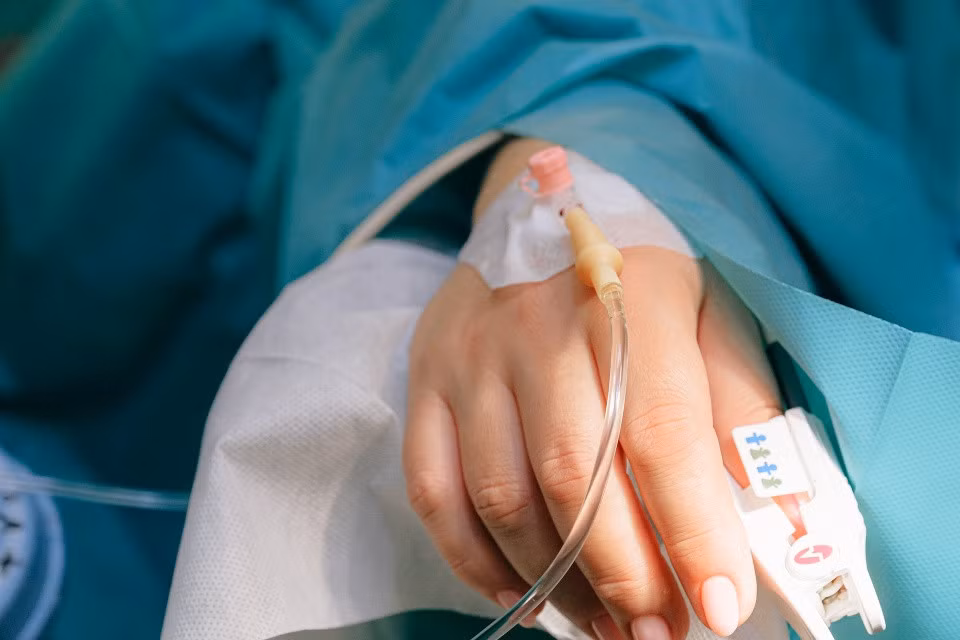 Một số biến cố xảy ra trong quá trình truyền dịch có thể người bệnh mất mạng. Ảnh: Pixabay.