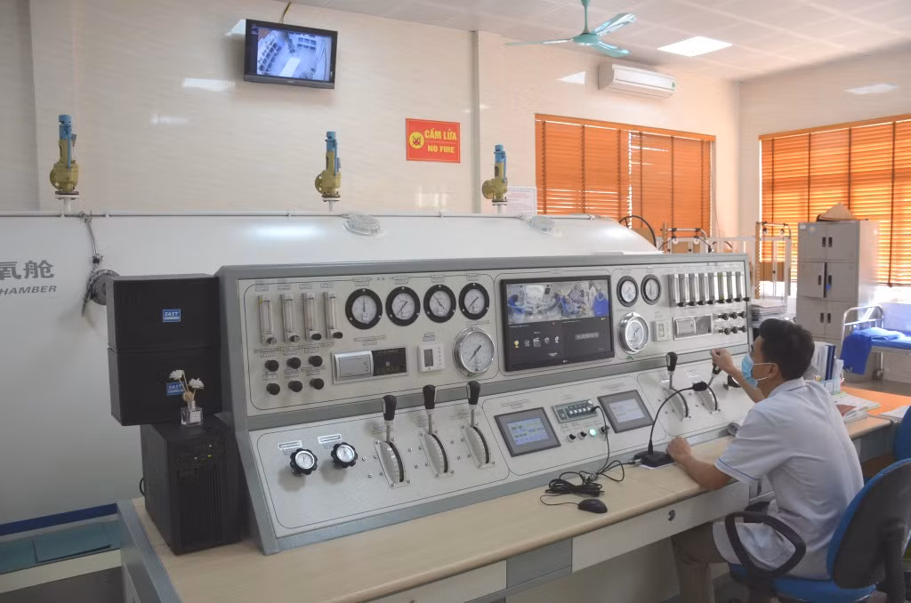 Hệ thống máy oxy cao áp tại Bệnh viện Y dược cổ truyền tỉnh hỗ trợ hiệu quả công tác điều trị, phục hồi chức năng cho người bệnh.