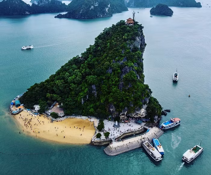 Vi vu mọi góc Hạ Long cùng dịch vụ tàu thăm vịnh của Viettour3mien ảnh 5
