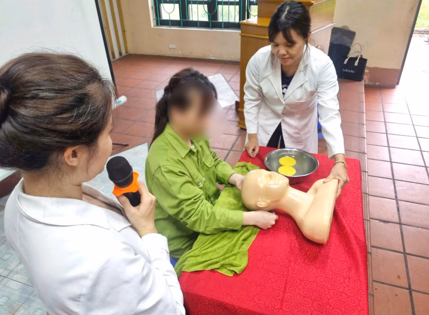 Học viên thực hành các thao tác.