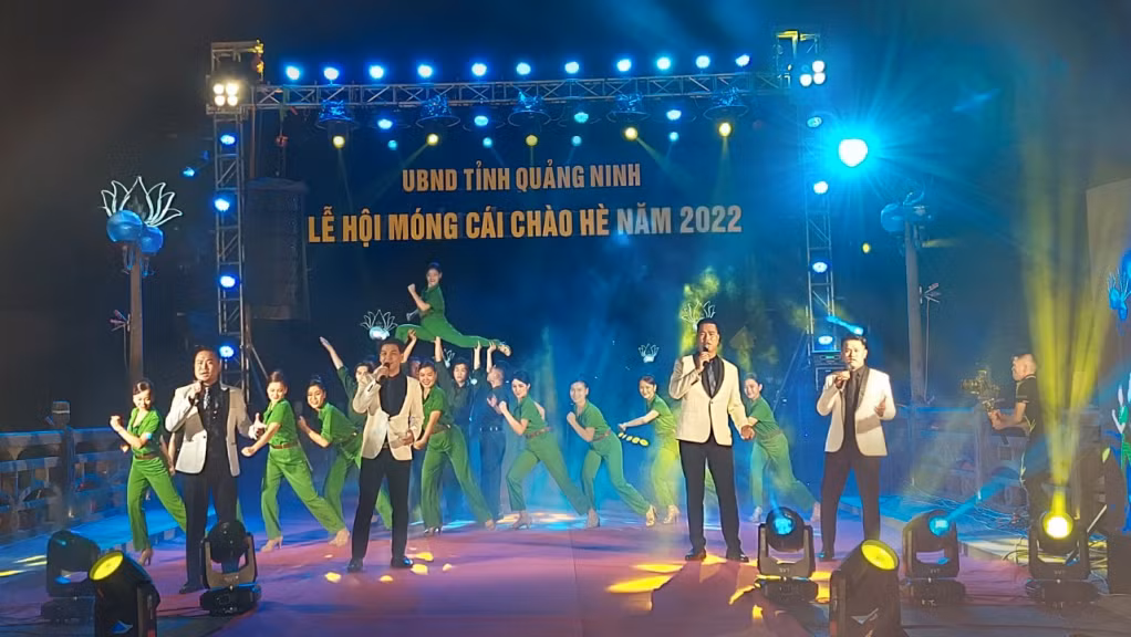 Đặc sắc các chương trình biểu diễn nghệ thuật tại lễ hội.