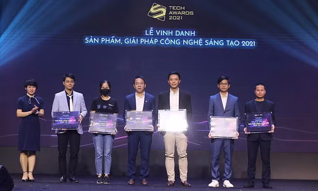 Đại diện các đơn vị nhận giải thưởng Giải pháp Công nghệ Sáng tạo 2021.