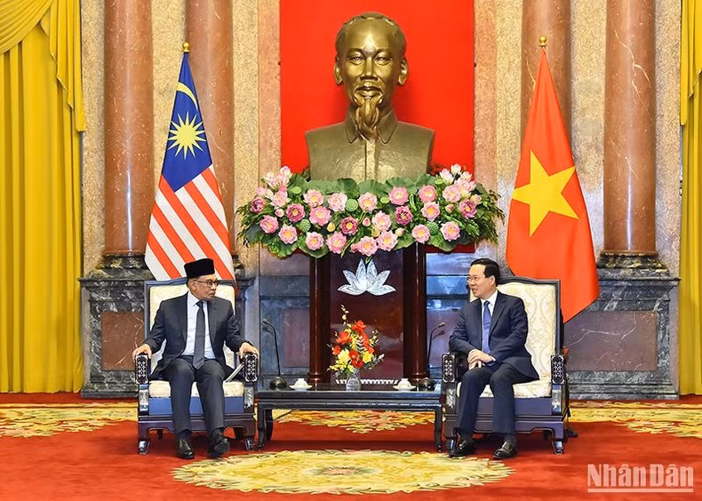 Chủ tịch nước Võ Văn Thưởng tiếp Thủ tướng Malaysia Anwar Ibrahim.