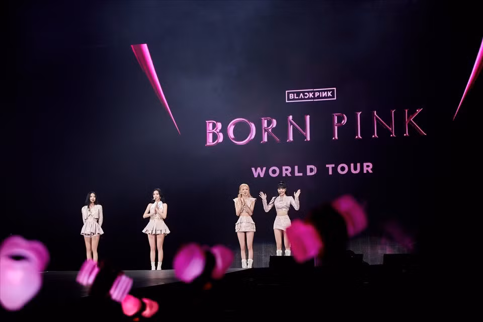 Born Pink ở Hà Nội có dấu hiệu ế ẩm cả trên website lẫn những người ôm vé số lượng lớn. Ảnh: YG
