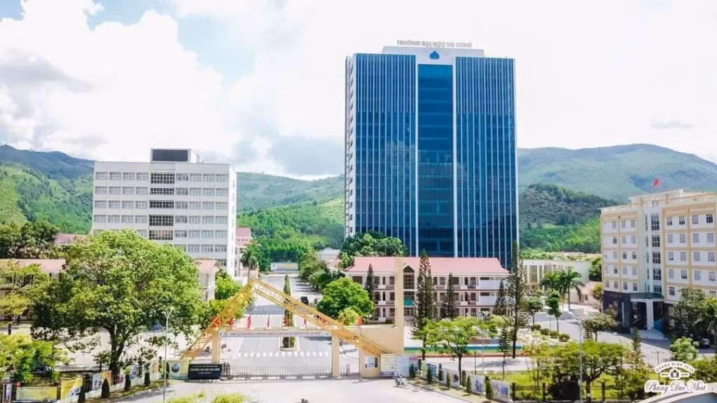 Khuôn viên Trường Đại học Hạ Long