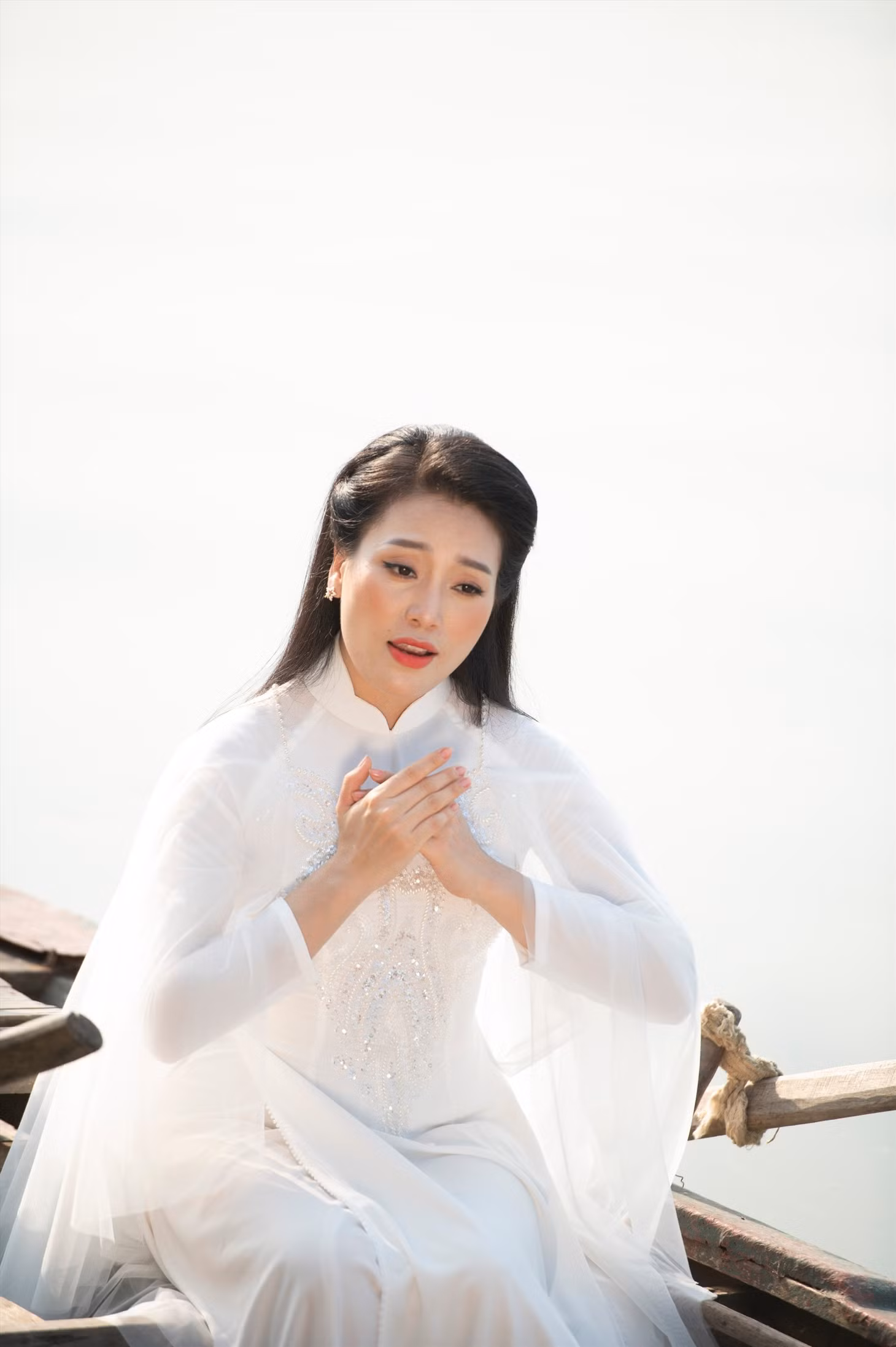 Sao Mai Huyền Trang dành nhiều tâm huyết cho MV "Bến sông đợi chờ". Ảnh: Nhân vật cung cấp
