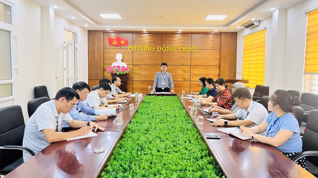 Họp BCH Đảng bộ phường Đông Triều.