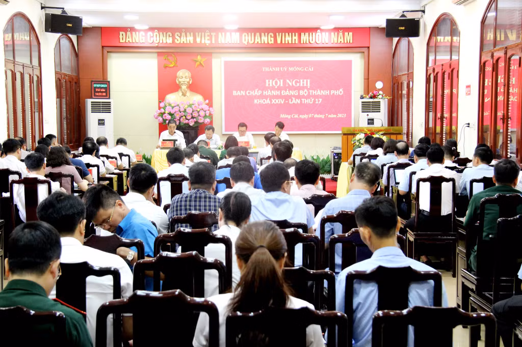 Quang cảnh hội nghi