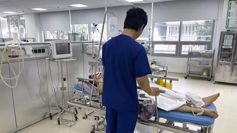 Bệnh nhân được cấp cứu tại Khoa Cấp cứu, Bệnh viện Trung ương Quân đội 108.