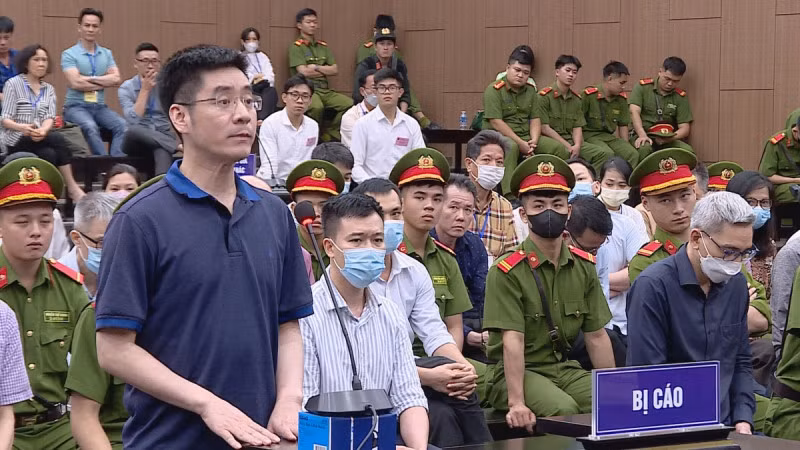 Bị cáo Hoàng Văn Hưng (đứng).