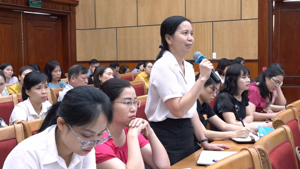 Các học viên trao đổi tại hội nghị tập huấn