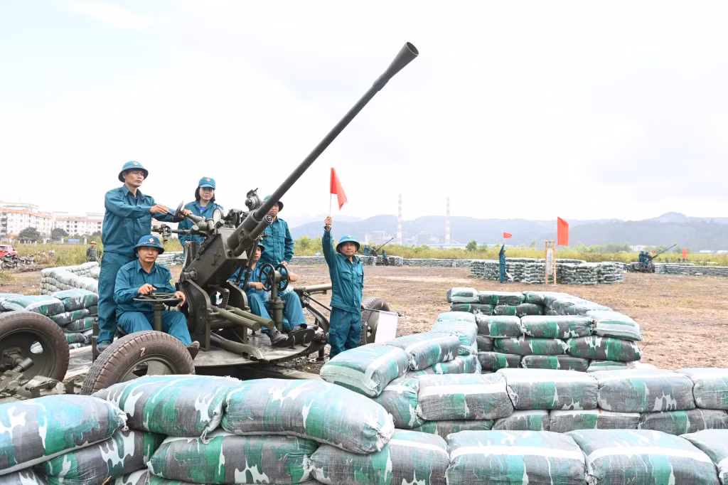 Đại đội tự vệ pháo phòng không 37mm-1 Đặng Bá Hát (Công ty Tuyển than Hòn Gai) tham gia diễn tập KVPT tỉnh Quảng Ninh năm 2022.