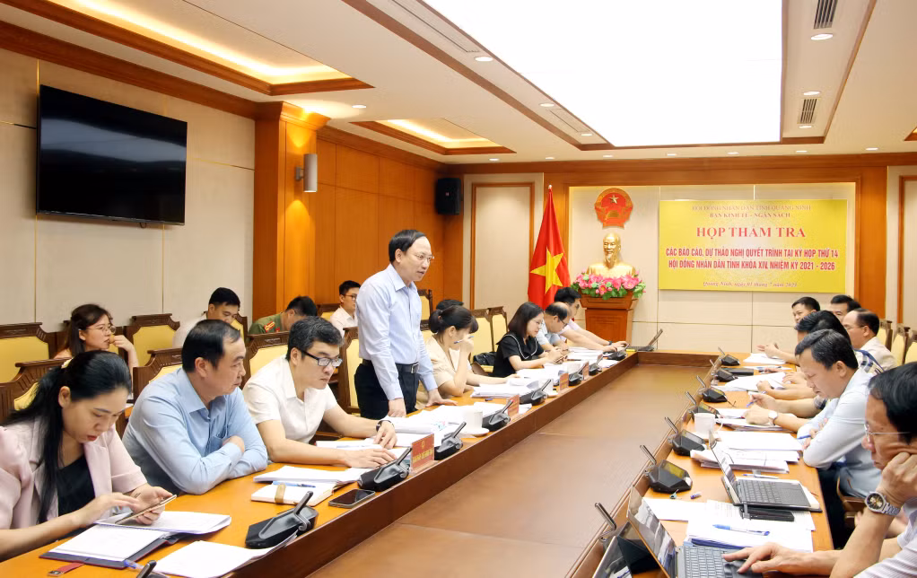 Đồng chí Nguyễn Xuân Ký, Ủy viên Ban Chấp hành Trung ương Đảng, Bí thư Tỉnh ủy, Chủ tịch HĐND tỉnh, phát biểu tại cuộc họp.