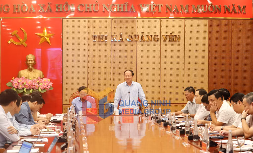 Đồng chí Lê Tiến Châu, Ủy viên Trung ương Đảng, Bí thư Thành ủy Hải Phòng, phát biểu tại buổi làm việc.