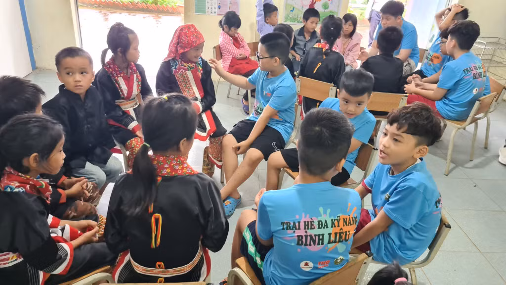 Các em học sinh tham gia chương trình "Trại hè đa kỹ năng" tại huyện Bình Liêu.