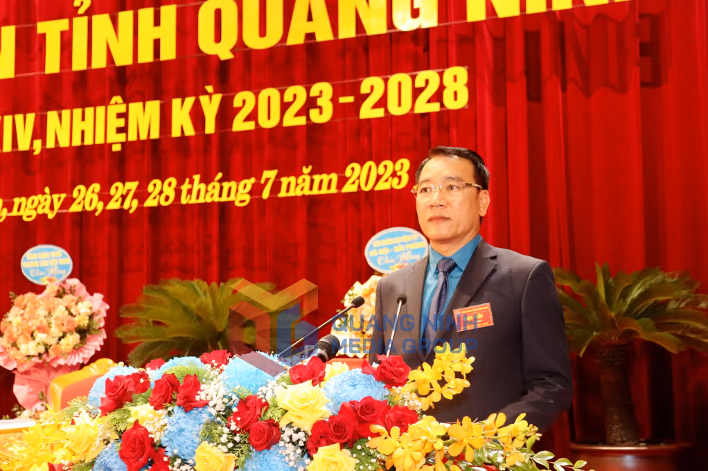 Đồng chí Tô Xuân Thao, Chủ tịch Liên đoàn Lao động tỉnh báo cáo chính trị tại Đại hội