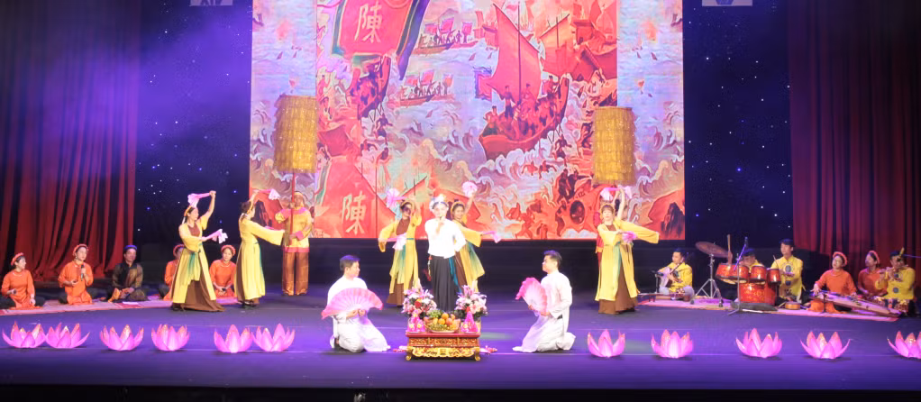 Tiết mục hát văn 