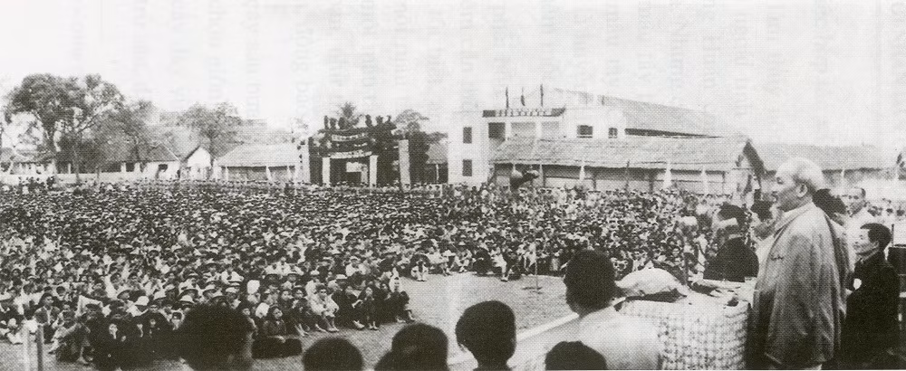 Ngày 20/2/1960, Bác Hồ nói chuyện với nhân dân tỉnh Hải Ninh tại thị xã Móng Cái.