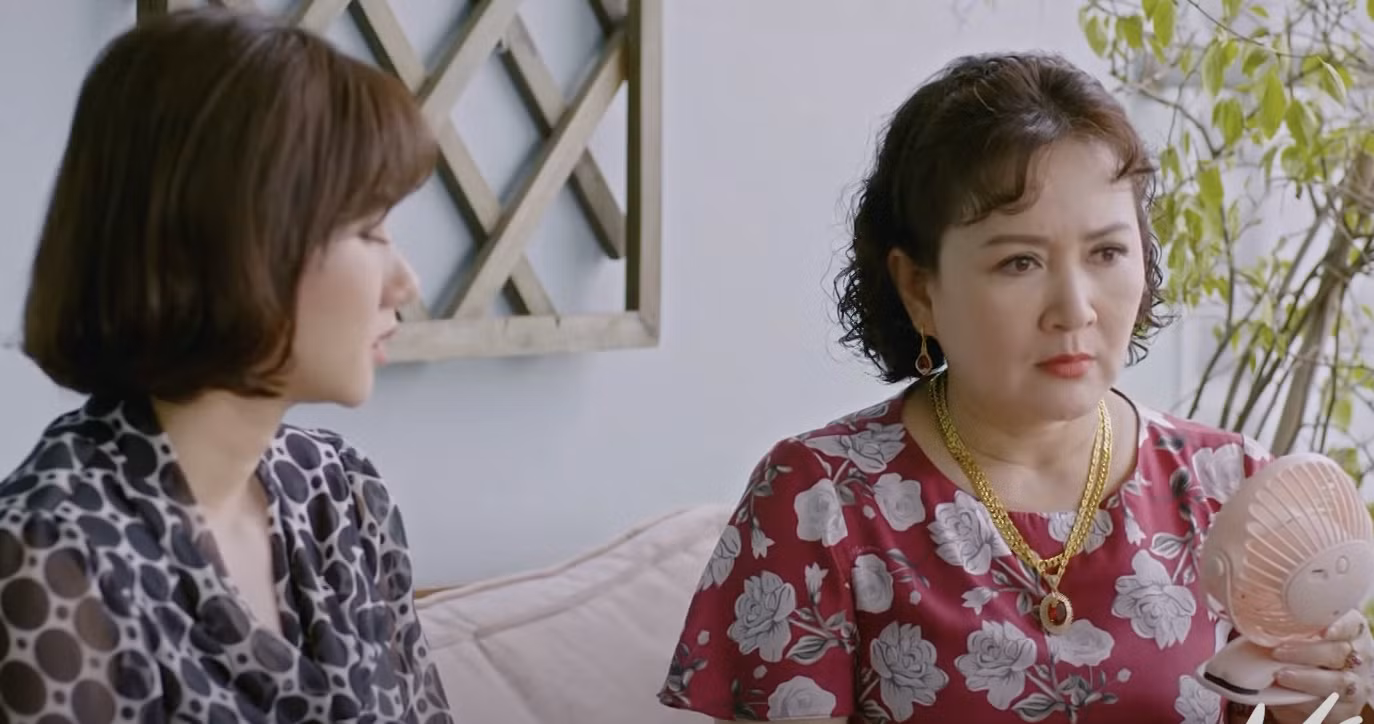 Bà Thủy (NSND Minh Hòa) không hối lỗi mà cố bao biện. Ảnh: CMH.