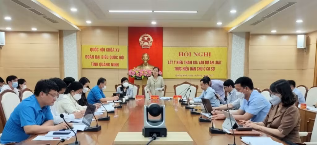 Đoàn ĐBQH tỉnh lấy ý kiến tham gia vào dự án Luật Thực hiện dân chủ ở cơ sở.