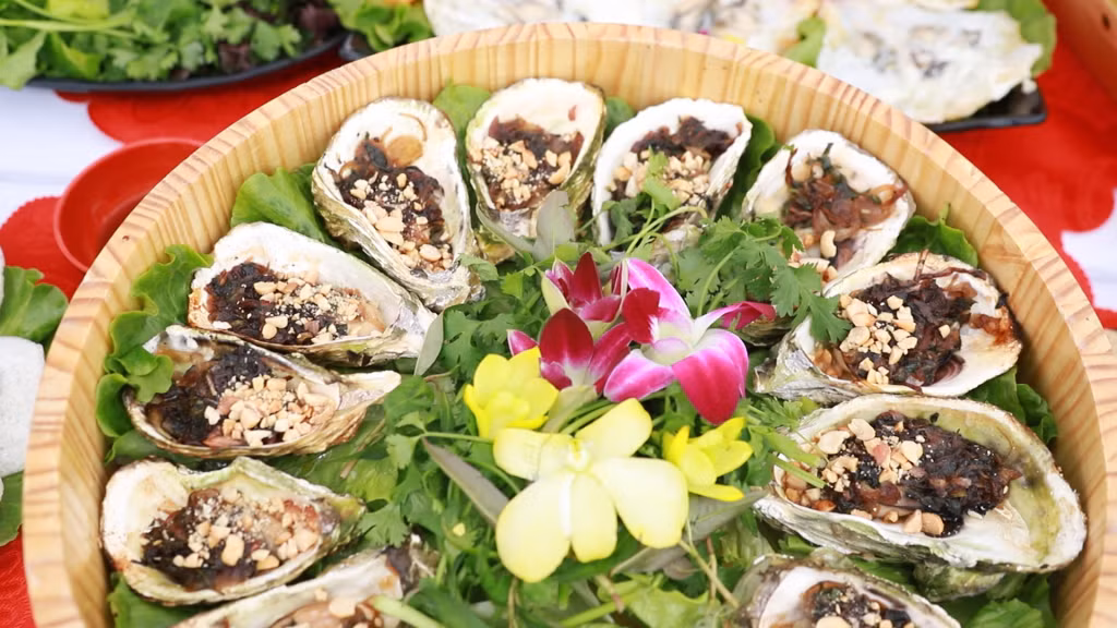 Huyện Vân Đồn sẽ mang tới Liên hoan ẩm thực Hạ Long - Quảng Ninh những món ăn được chế biến từ hàu sữa Thái Bình Dương.