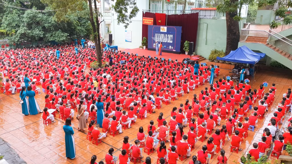 English Festival diễn ra tại sân Trường Tiểu học Hạ Long là sàn đấu của khối 1,2 và 3.
