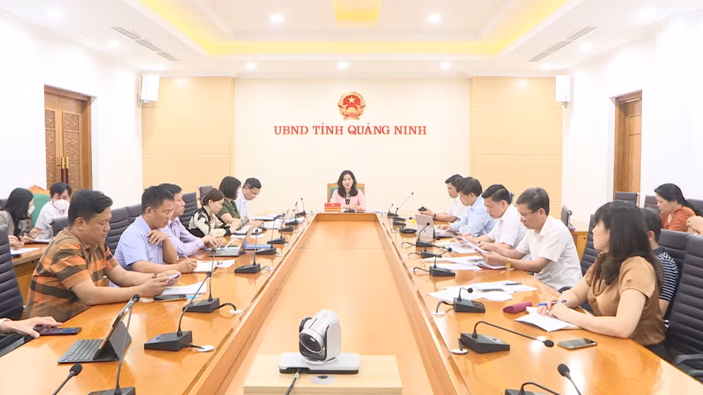 Quang cảnh cuộc họp.