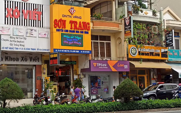 Tiệm vàng nơi xảy ra vụ cướp. Ảnh: BT