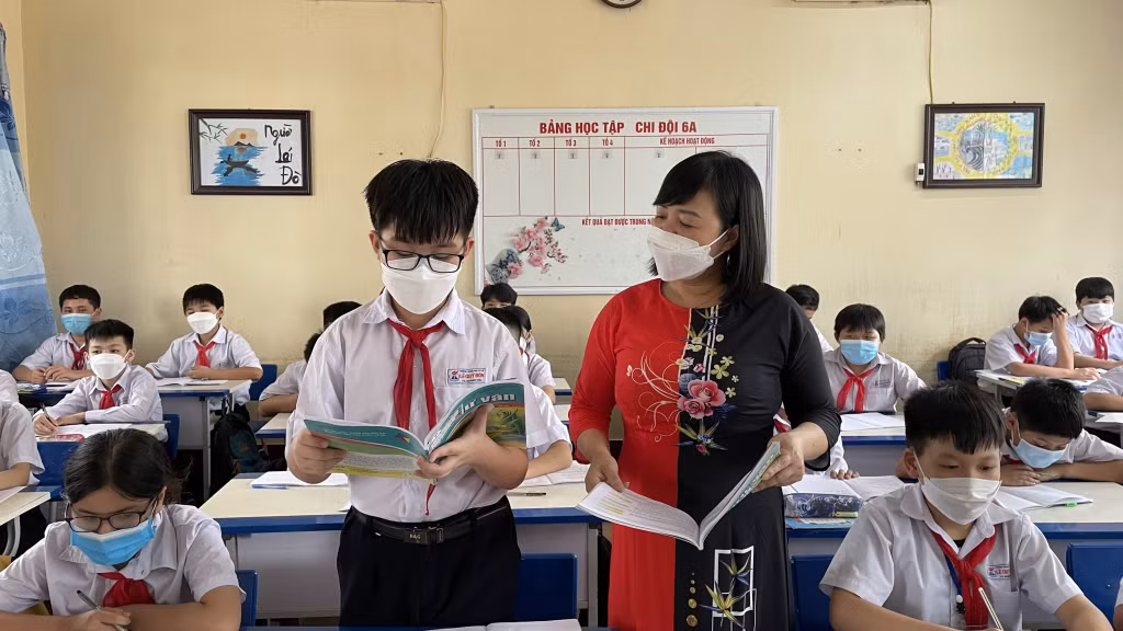 Năm học 2022-2023 tới đây, các em học sinh lớp 6A, Trường THCS Lê Quý Đôn, TX Quảng Yên sẽ tiếp tục được học chương trình GDPT 2018. Ảnh chụp tiết học của cô và trò lớp 6A, Trường THCS Lê Qúy Đôn, TX Quảng Yên.