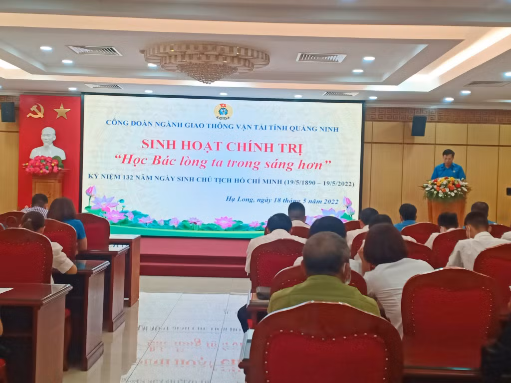 Quang cảnh buổi sinh hoạt Học Bác lòng ta trong sáng hơn.