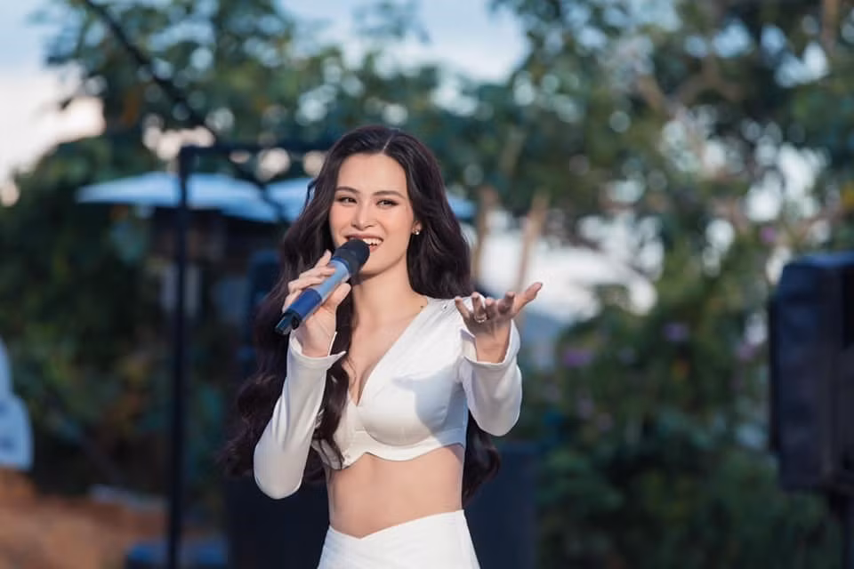 Trang fanpage của Hoa hậu Hoàn vũ Việt Nam bị tấn công sau lùm xùm của Đông Nhi. Ảnh: Đông Nhi.