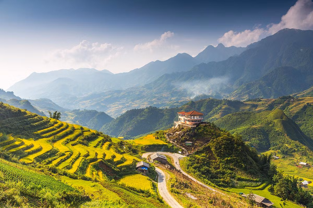 Thung lũng Mường Hoa là nơi du khách có thể ngắm nhìn những thửa ruộng bậc thang trập trùng