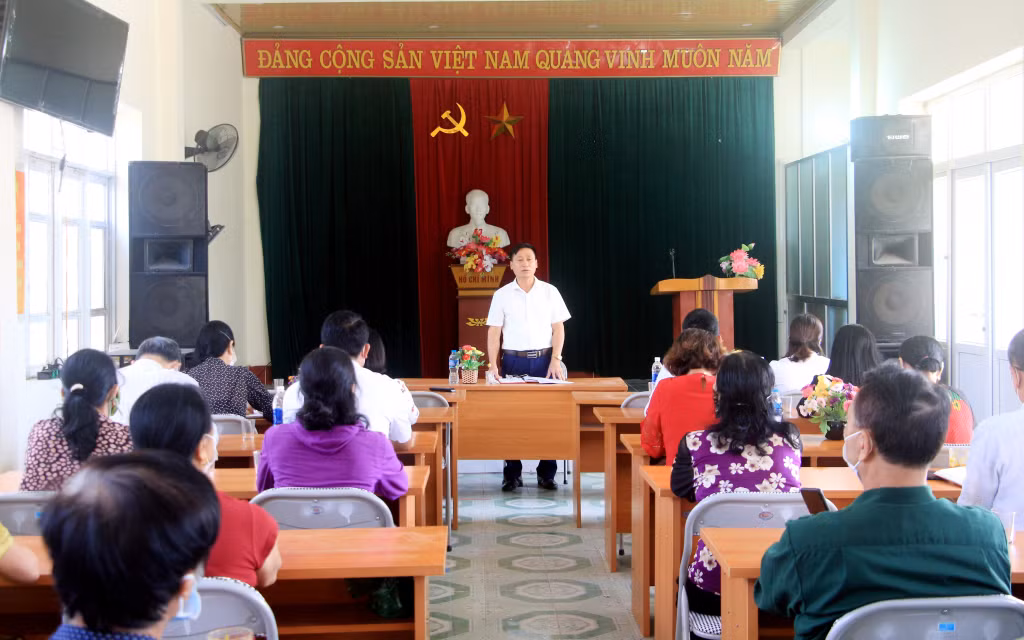 Chi bộ khu phố 1 (Thị trấn Cái Rồng) thống nhất một số nội dung bầu cử trưởng khu phố nhiệm kỳ 2022-2025.