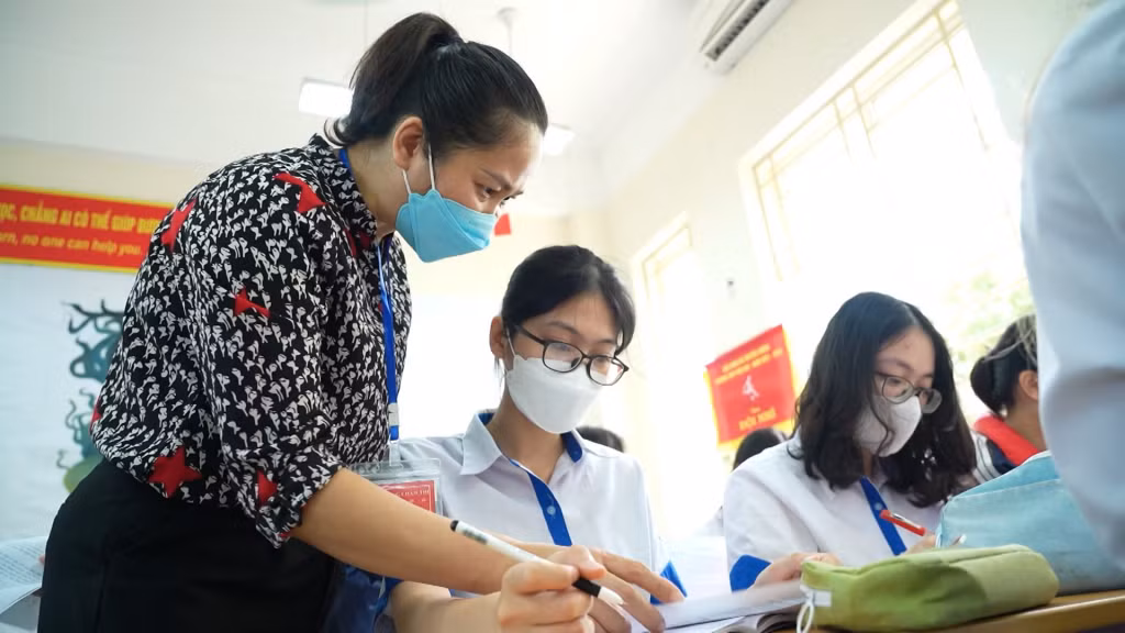 Ôn thi tốt nghiệp THPT 2022 tại Trường THPT Hòn Gai (TP Hạ Long).