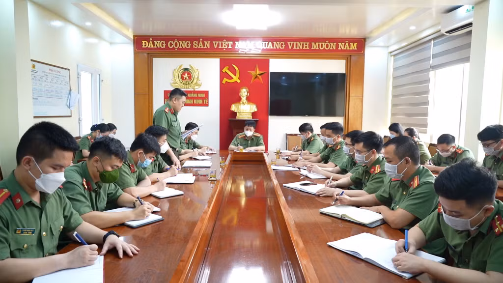 Chi bộ Phòng An ninh kinh tế (Công an tỉnh) tổ chức quán triệt chuyên đề năm 2022 về học và làm theo Bác cho cán bộ, đảng viên.