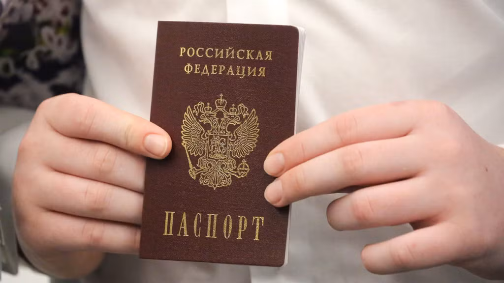 Nga nới lỏng con đường trở thành công dân cho người Ukraine. Ảnh: Moskva News Agency