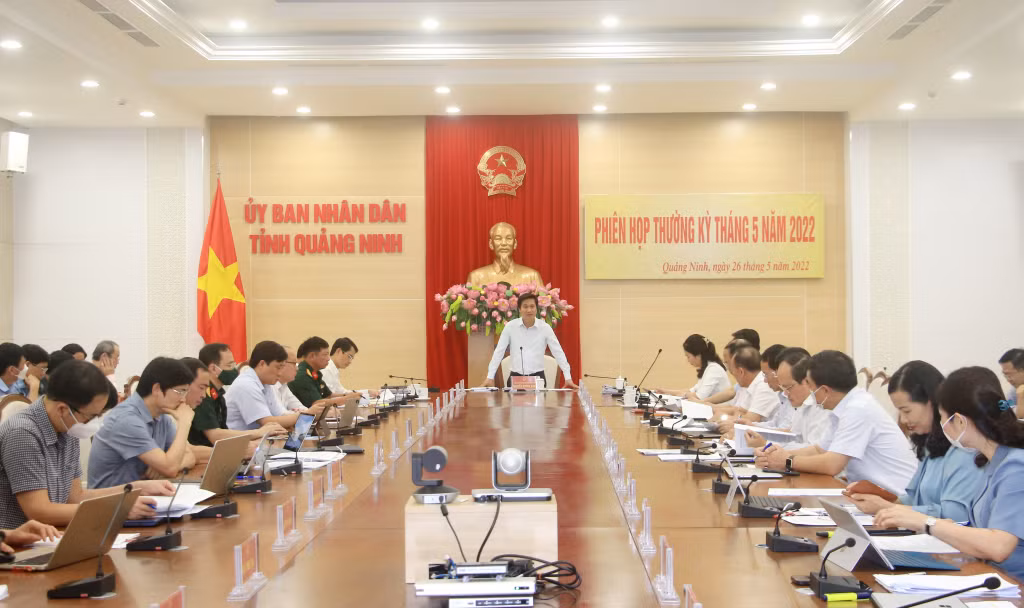 Đồng chí Nguyễn Tường Văn, Phó Bí thư Tỉnh ủy, Chủ tịch UBND tỉnh, chủ trì phiên họp.