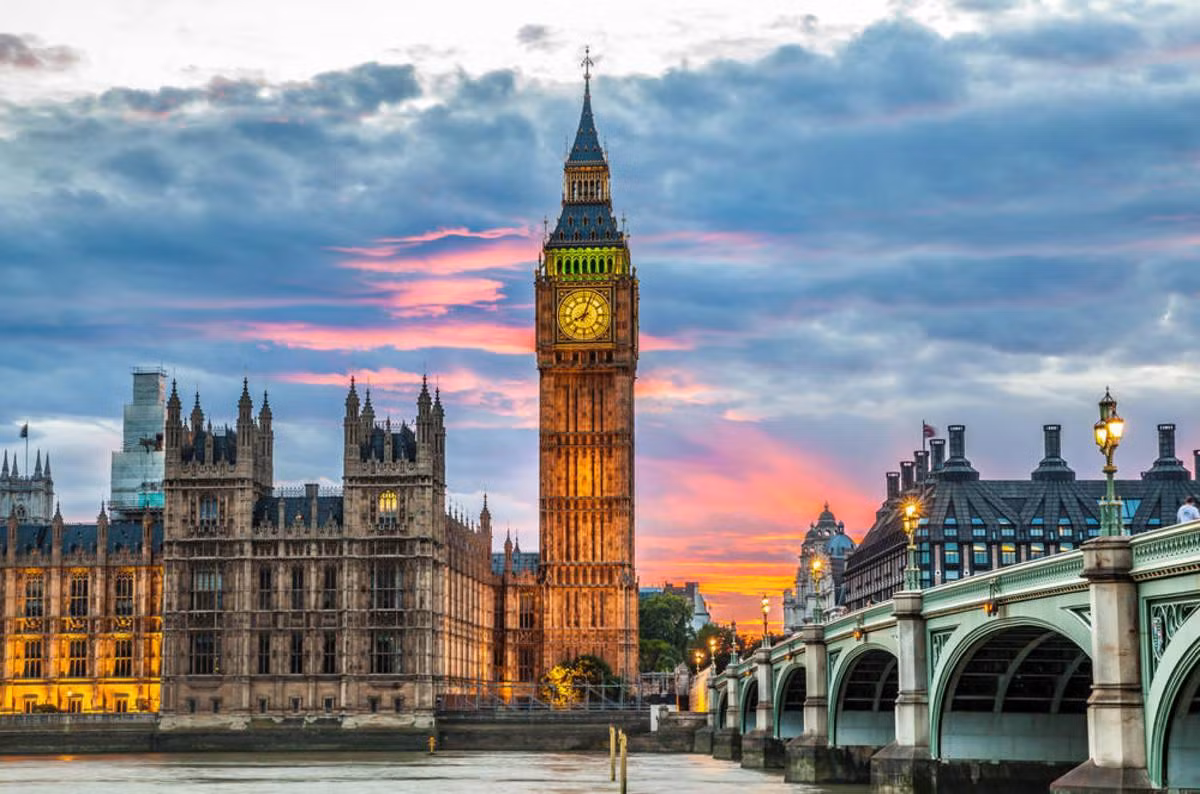 Tháp đồng hồ Big Ben thường xuyên ở trong tình trạng bị che kín vì duy tu, bảo dưỡng