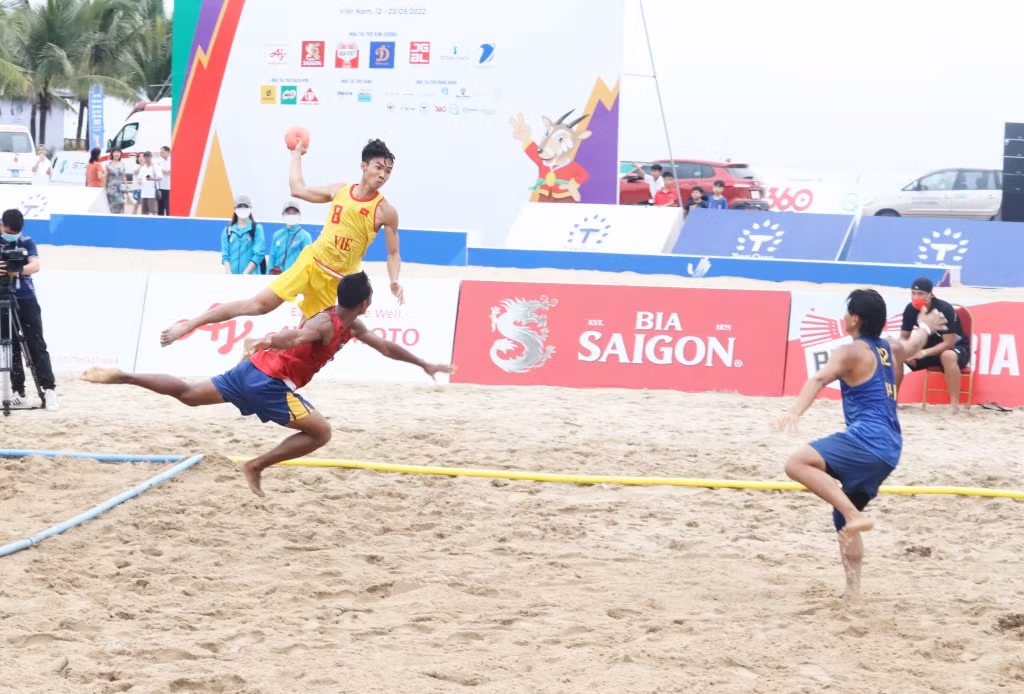 Những pha xoay người đẹp mắt trên không ghi 2 điểm tuyệt đối được Đội tuyển Việt Nam thể hiện rất hiệu quả.