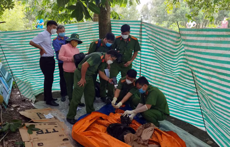 Lực lượng Cảnh sát kỹ thuật hình sự khám nghiệm tử thi