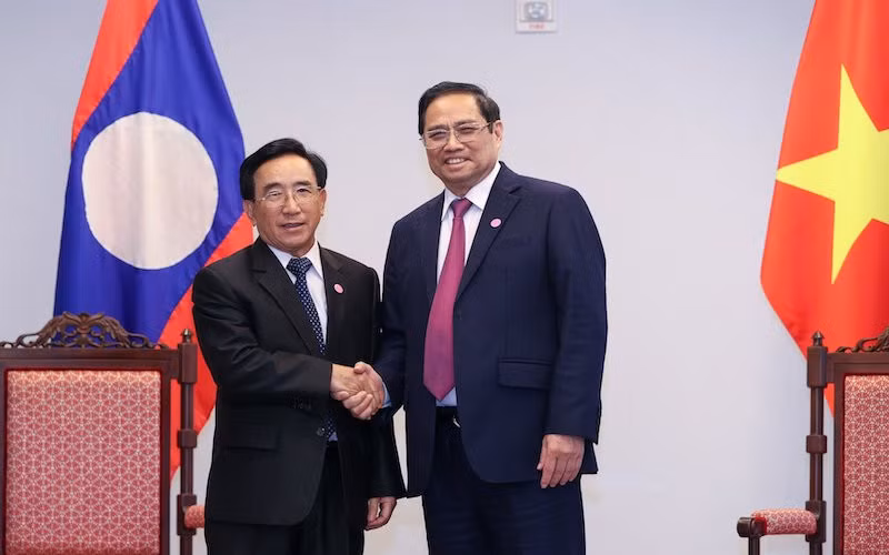 Thủ tướng Chính phủ Phạm Minh Chính đã có cuộc gặp với Thủ tướng Lào Phankham Viphavanh, chiều 13/5, tại Washington D.C.. (Ảnh: Chinhphu.vn)