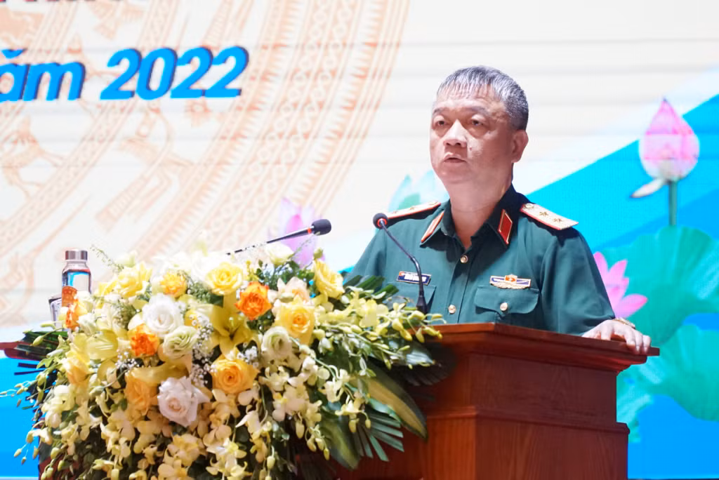Trung tướng Nguyễn Quang Ngọc, Ủy viên Trung ương Đảng, Ủy viên Quân ủy Trung Ương, Tư lệnh Quân khu 3 phát biểu chỉ đạo hội nghị.