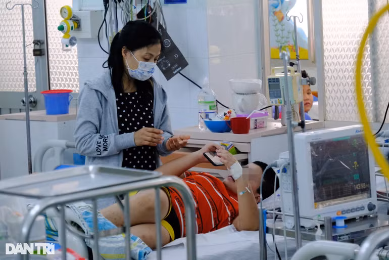 Phụ huynh cần chú ý các triệu chứng ở trẻ để kịp thời đưa đi điều trị (Ảnh minh họa: Hoàng Lê).