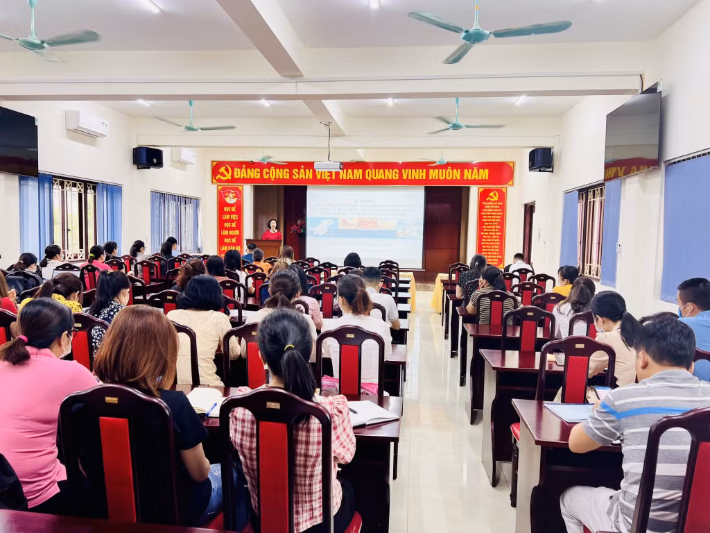Quang cảnh lớp học.