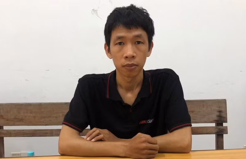 Nguyễn Hồng Vương và tang vật tại cơ quan Công an (Ảnh CAST)
