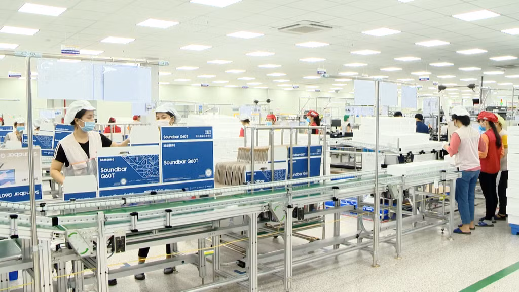 Công ty TNHH Điện tử Bumjin Vina (KCN Đông Mai) bắt đầu ổn định hoạt động sản xuất kinh doanh, với hệ thống máy móc, trang thiết bị hiện đại. Ảnh: Mạnh Trường