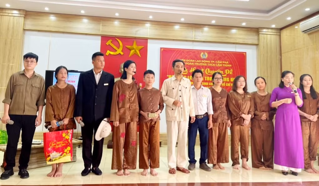 Trường THCS Cẩm Thịnh sinh hoạt chuyên đề tháng 5/2022 “Học Bác lòng ta trong sáng hơn”.