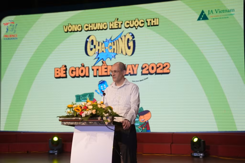 Ông Matthew Hunt, Phó Tổng giám đốc Tài chính Prudential Việt Nam, phát biểu tại sự kiện.