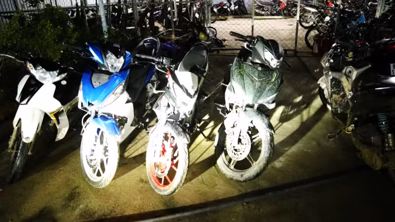 12 xe máy của nhóm thanh niên tụ tập gây rối đã được tạm giữ. Ảnh: Công an huyện Ninh Hải.