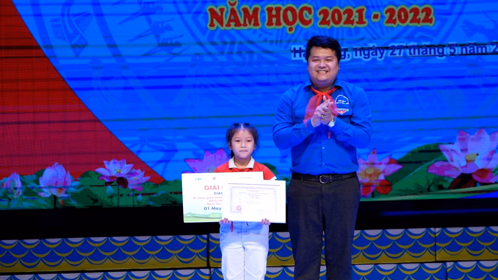 Em Nguyễn Gia Hân, lớp 3A3 đoạt giải nhất cấp quốc gia cuộc thi “An toàn giao thông cho nụ cười trẻ thơ”.